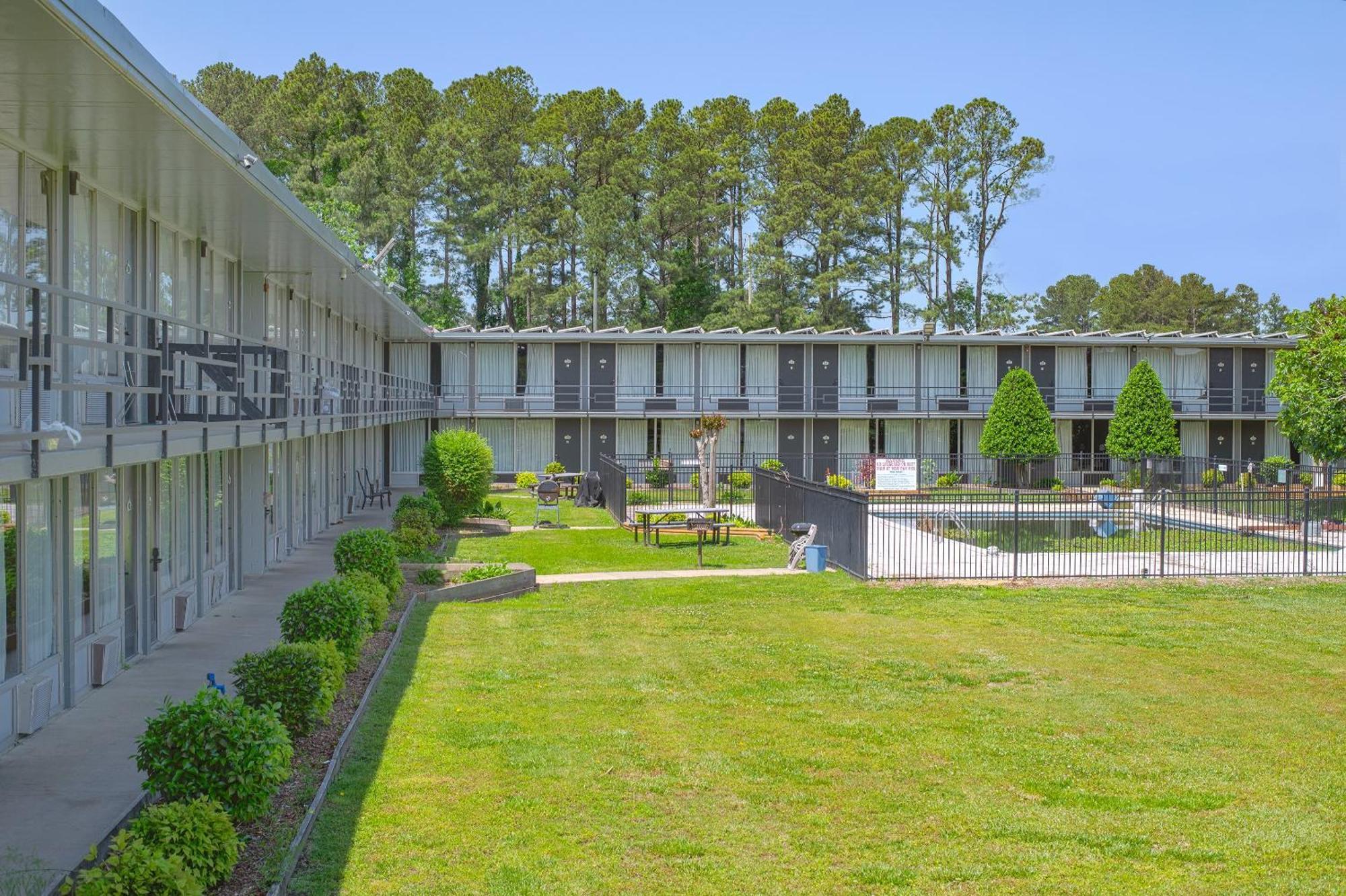Masters Inn Selma Smithfield I-95 By Oyo Екстер'єр фото